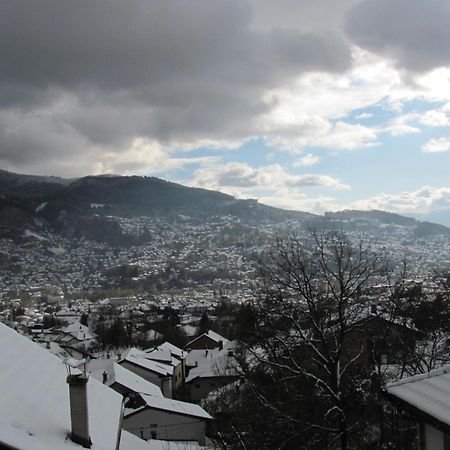 Apartment Safir - Free Parking Sarajevo Bagian luar foto