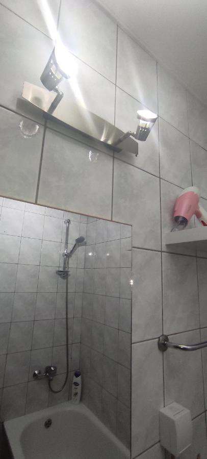 Apartment Safir - Free Parking Sarajevo Bagian luar foto