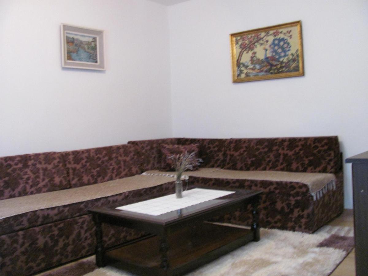 Apartment Safir - Free Parking Sarajevo Bagian luar foto