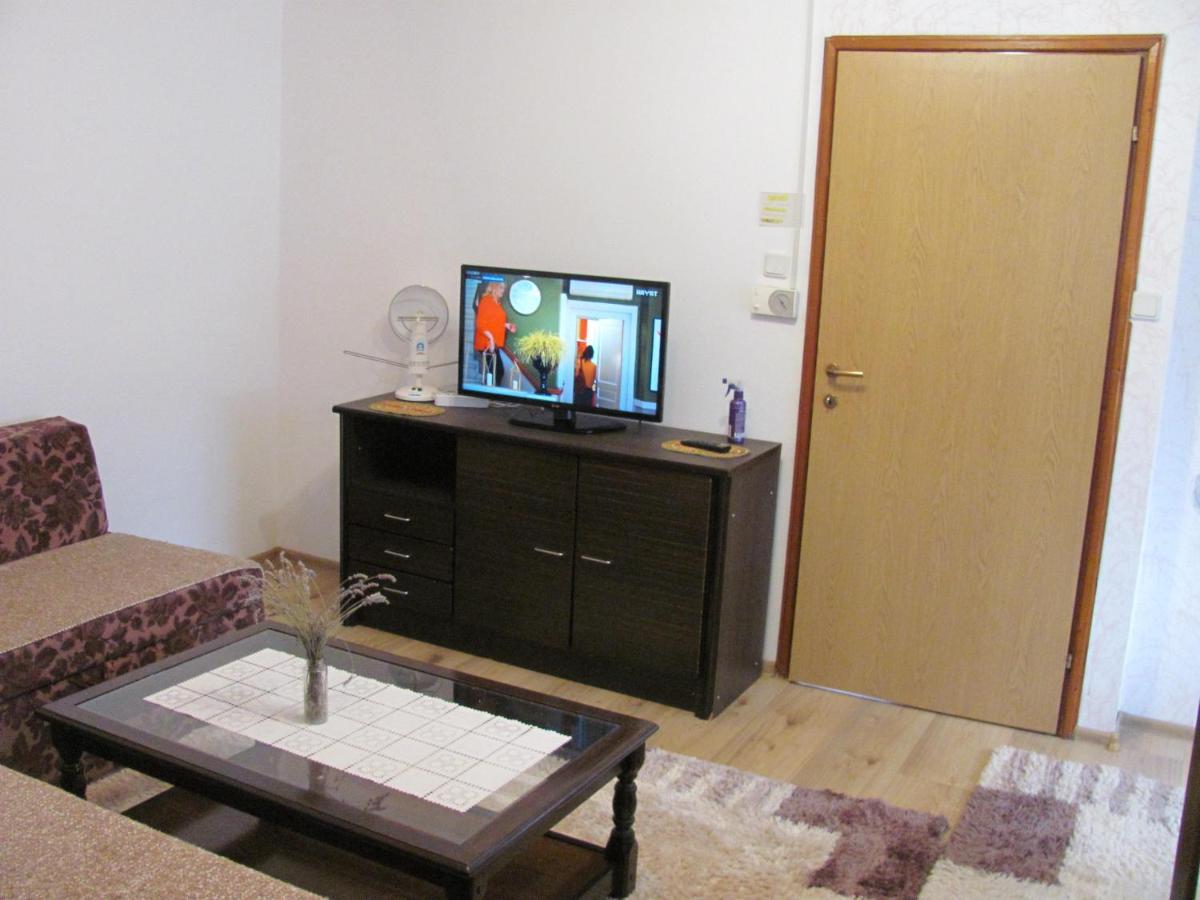 Apartment Safir - Free Parking Sarajevo Bagian luar foto