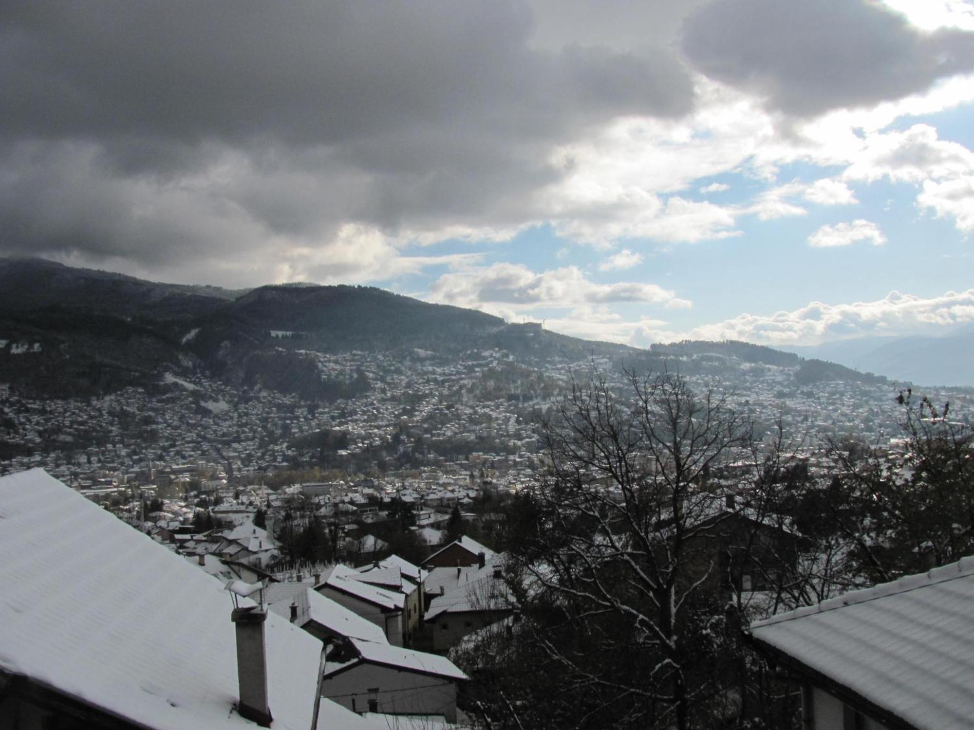 Apartment Safir - Free Parking Sarajevo Bagian luar foto