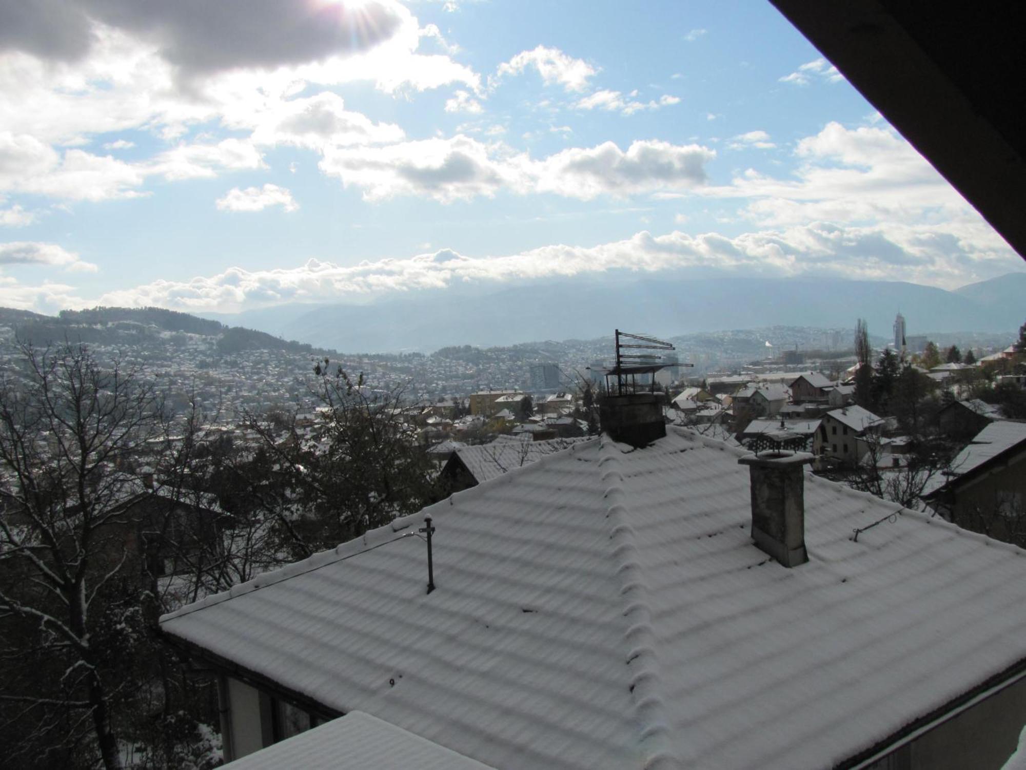 Apartment Safir - Free Parking Sarajevo Bagian luar foto