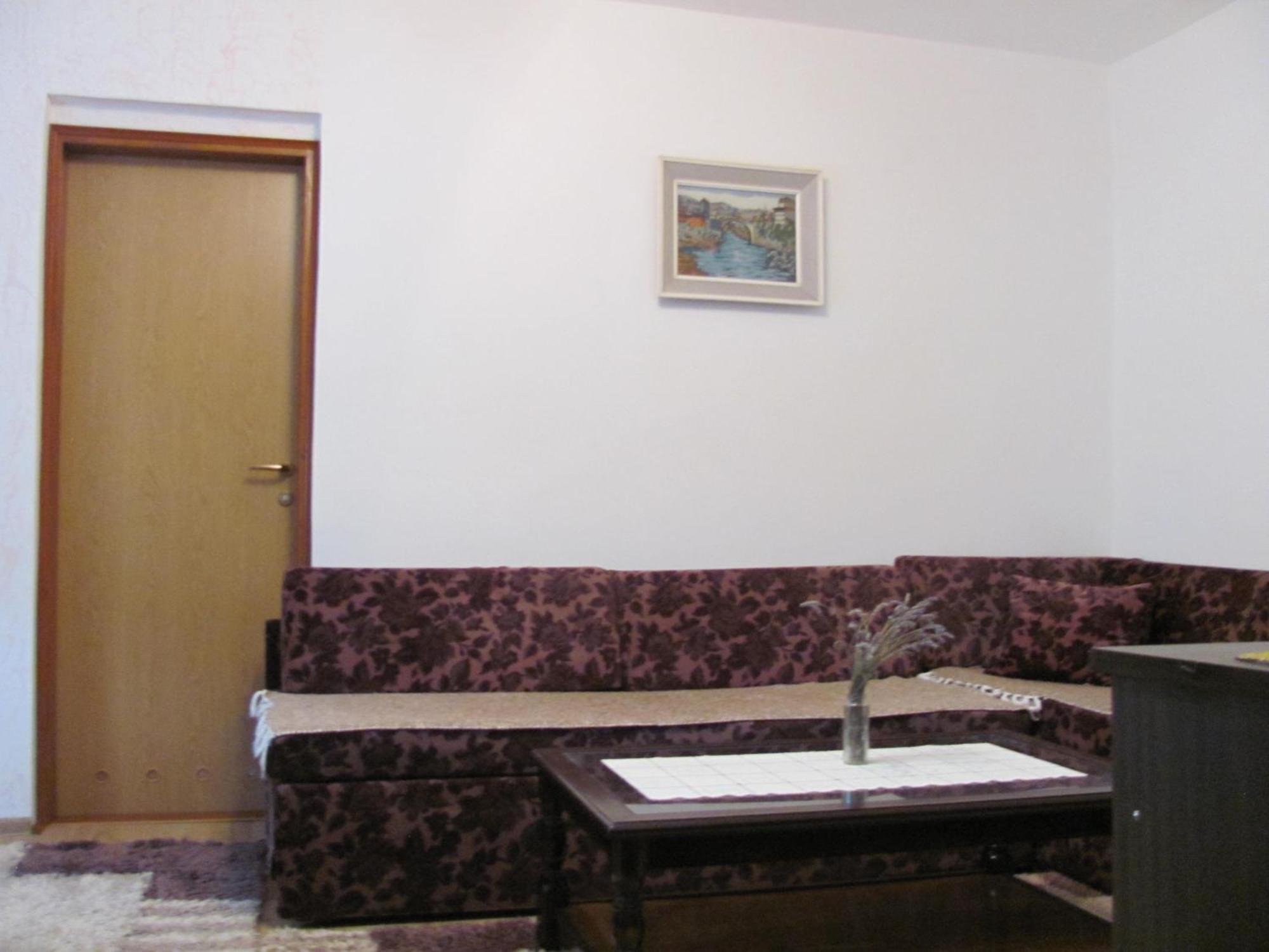 Apartment Safir - Free Parking Sarajevo Bagian luar foto