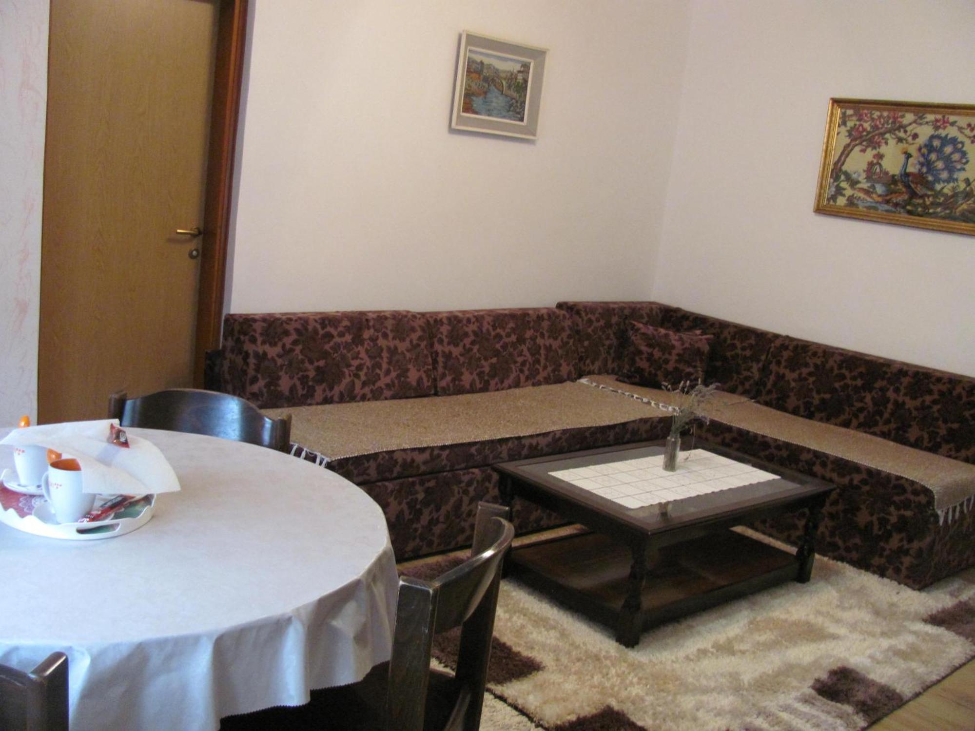 Apartment Safir - Free Parking Sarajevo Bagian luar foto