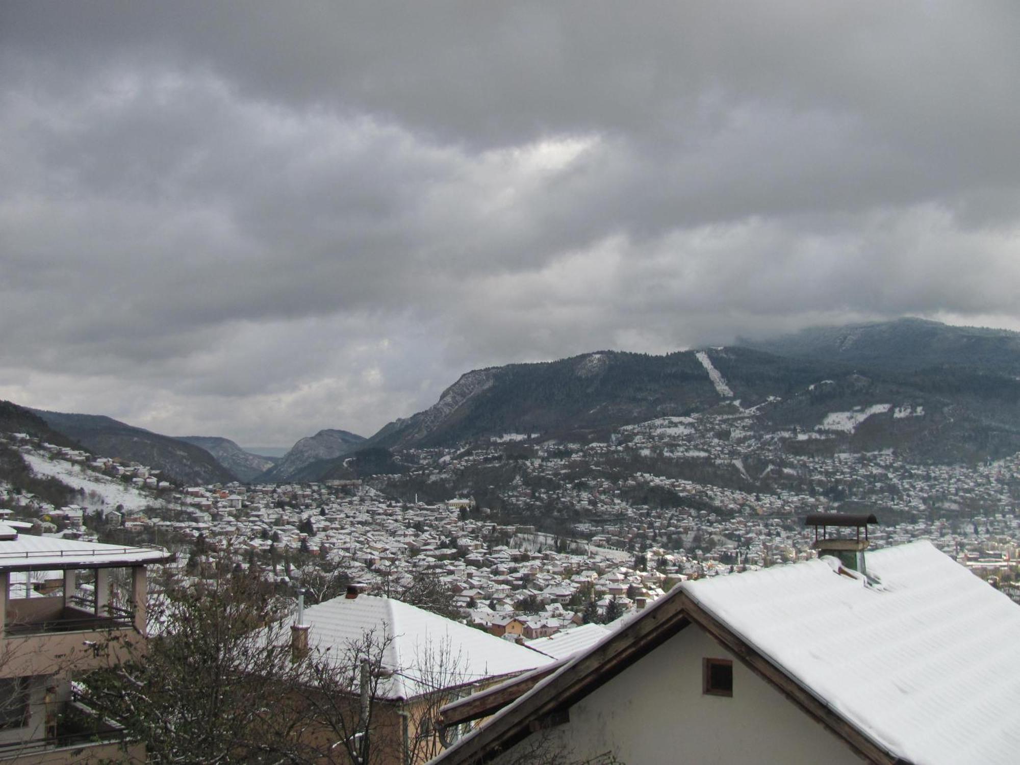 Apartment Safir - Free Parking Sarajevo Bagian luar foto