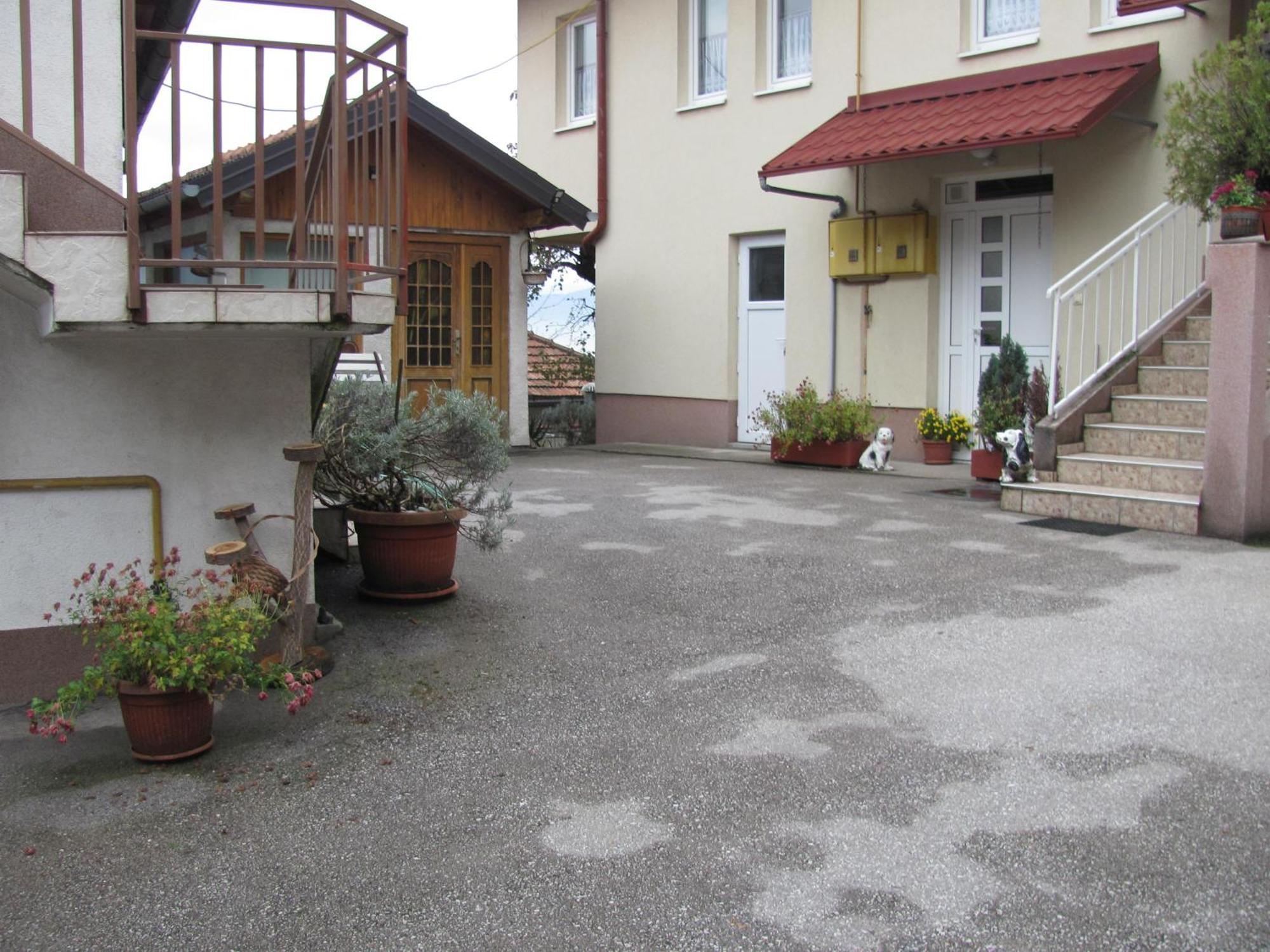 Apartment Safir - Free Parking Sarajevo Bagian luar foto