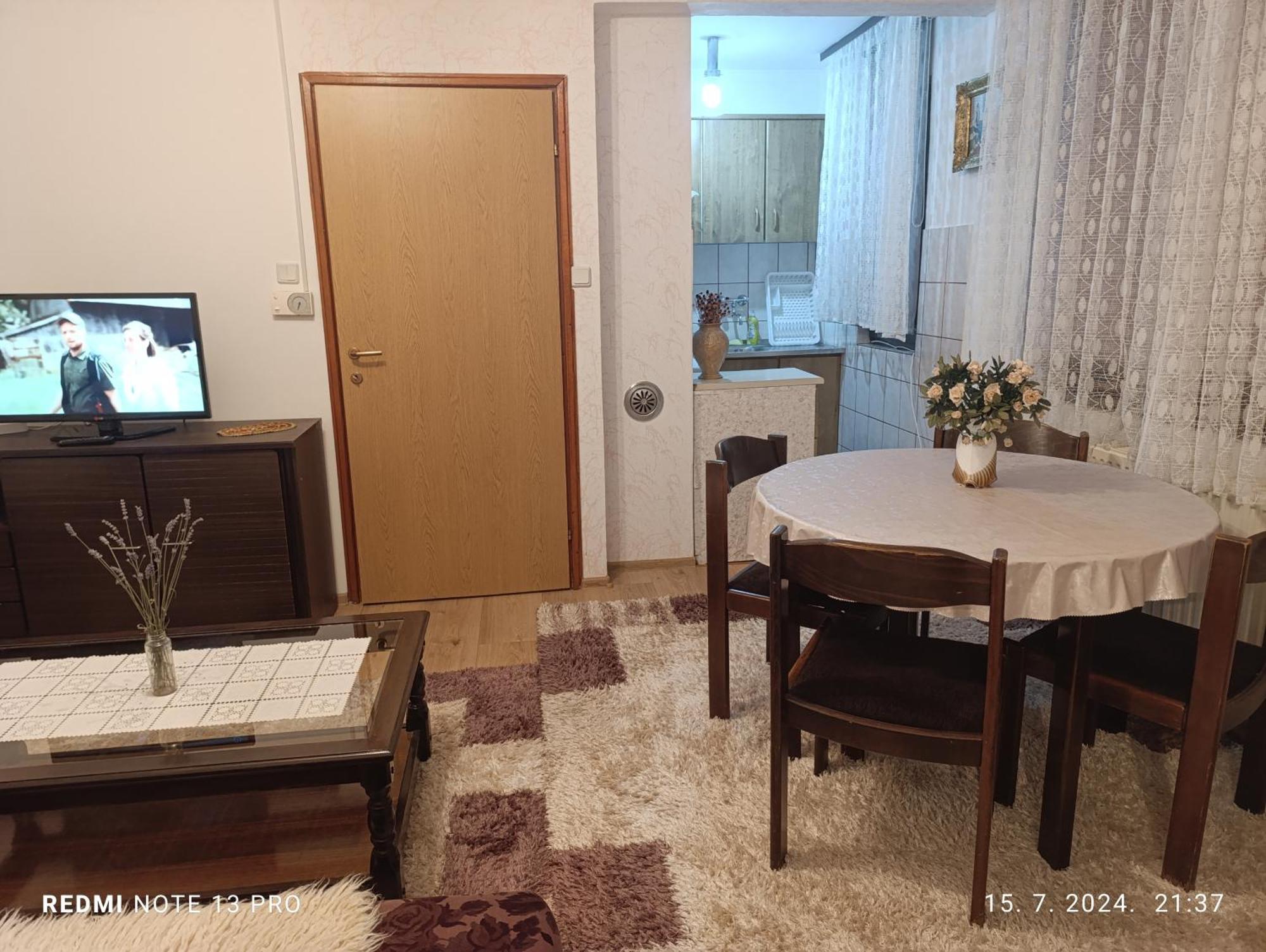Apartment Safir - Free Parking Sarajevo Bagian luar foto
